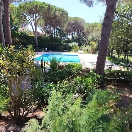 Apartamento D'une Avec Piscine Partagee Terrasse Amenagee Et Wifi A Raphael A 5 Km De La Plage *