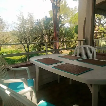 D'une Avec Piscine Partagee Terrasse Amenagee Et Wifi A Raphael A 5 Km De La Plage Apartment